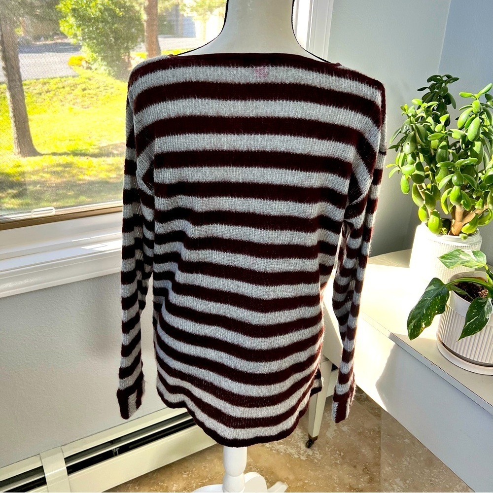 Women’s lightweight Vince Camuto Burgandy and Grey Horizontal Striped Sweater - Picture 3 of 4